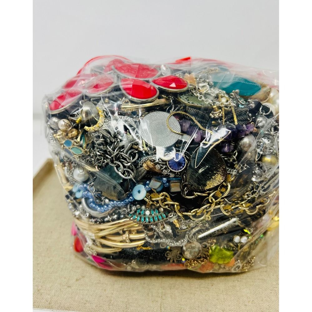 Vintage & Modern Gold & Silver Tone Mixed Metal Scrap/Wearable Jewelry Lot 8lbs